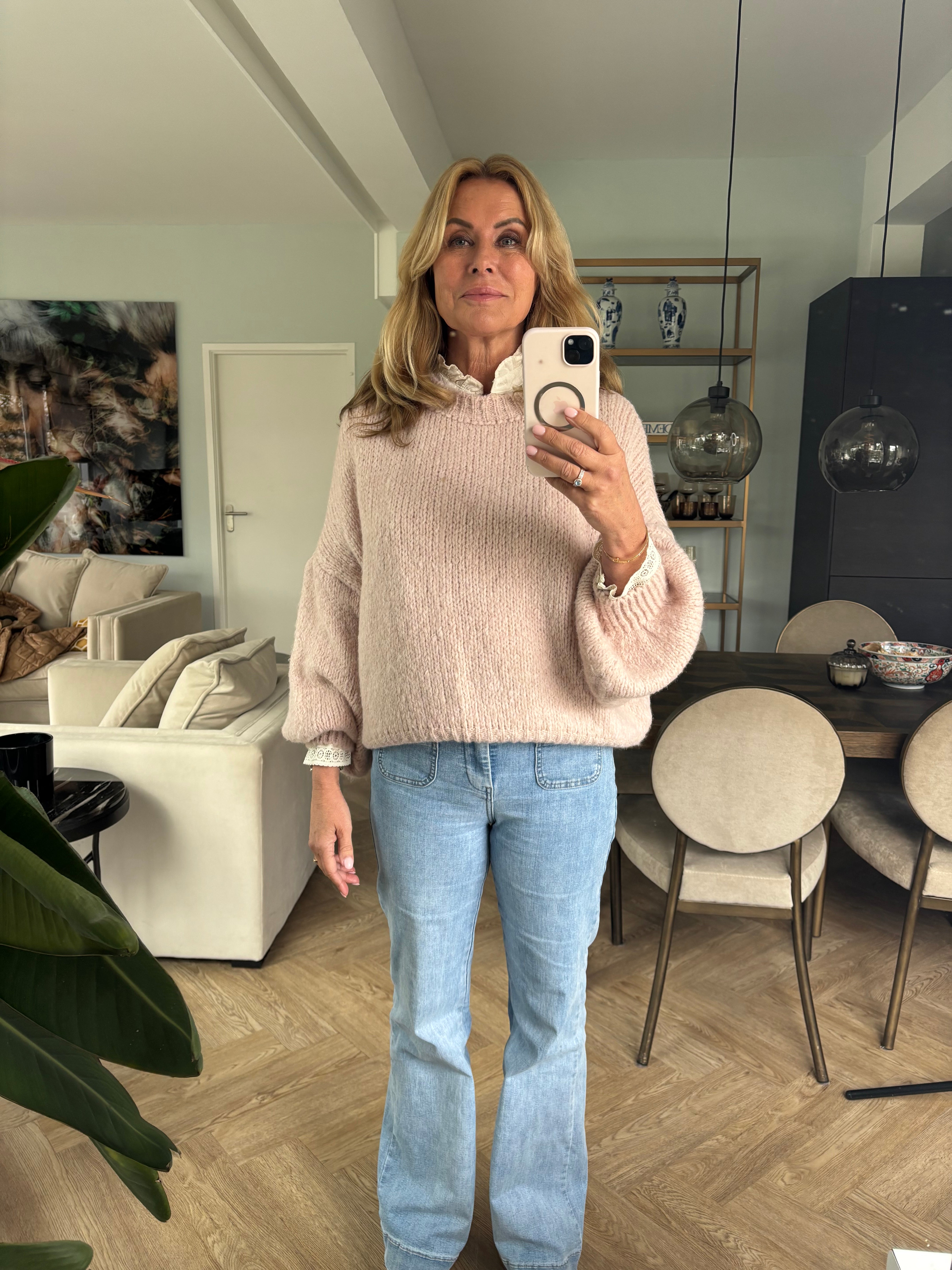 Knit sweater rose