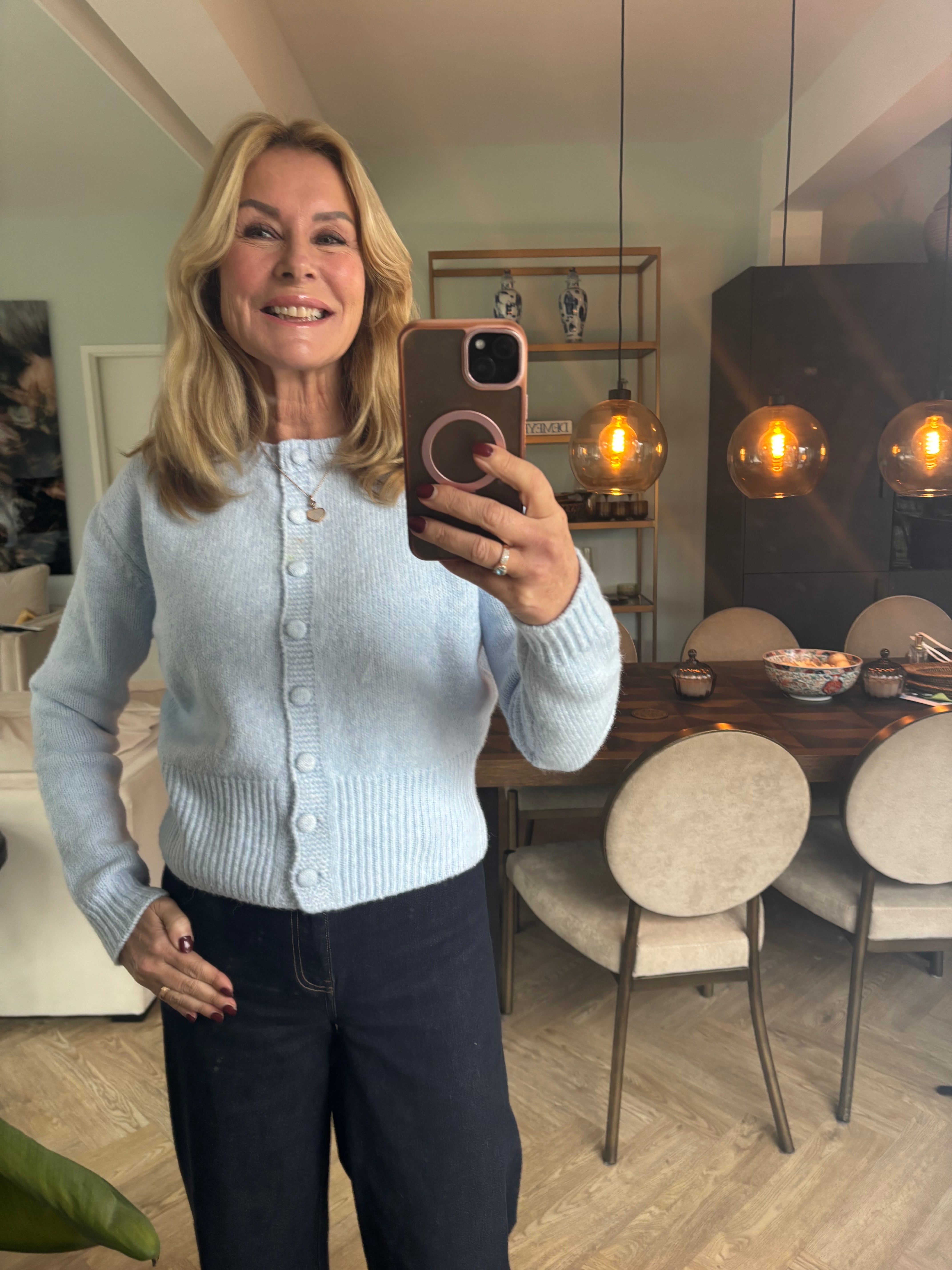 Vestje lichtblauw stoffen knoop