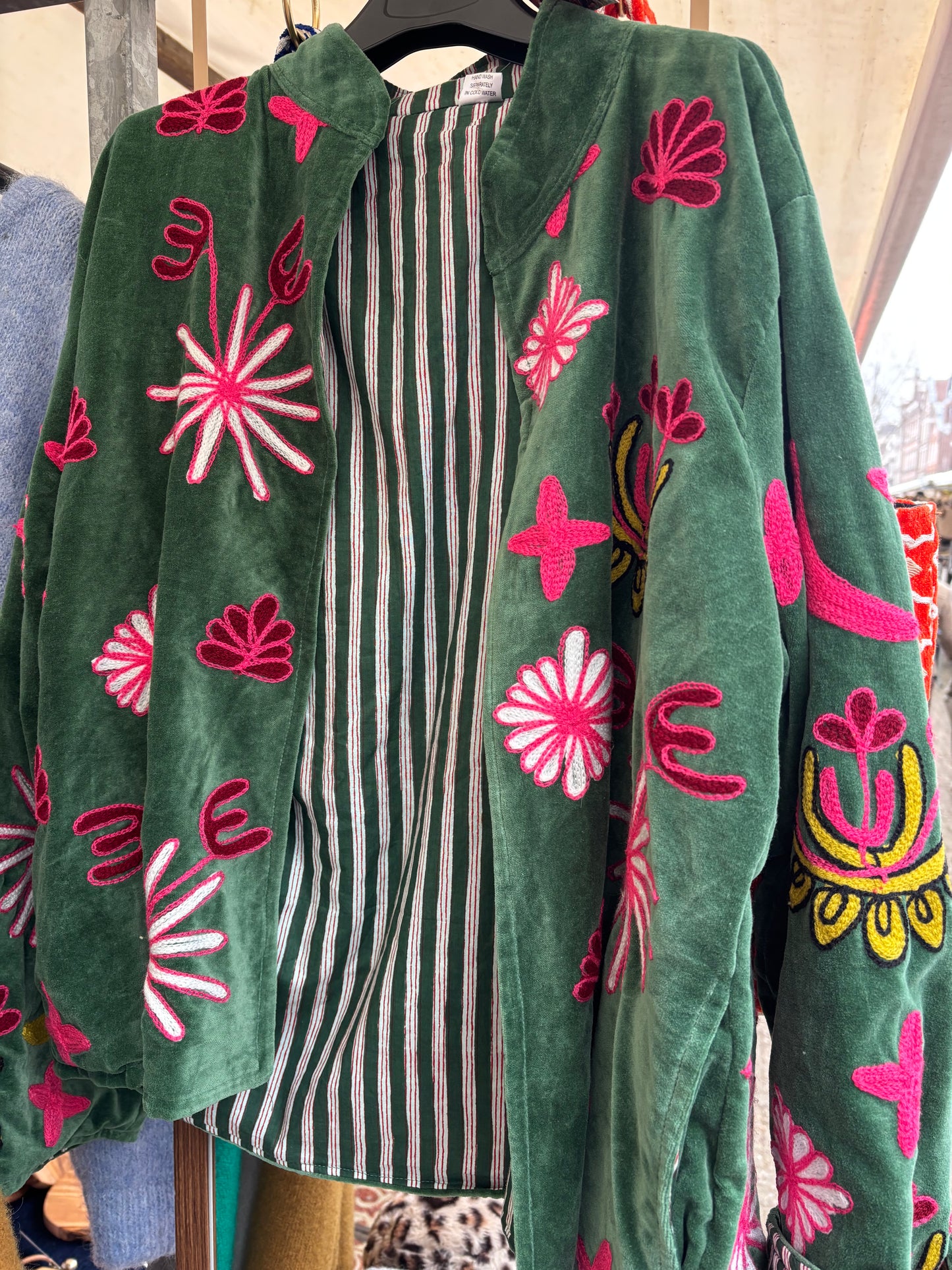 Jas velvet panter groen fuchsia