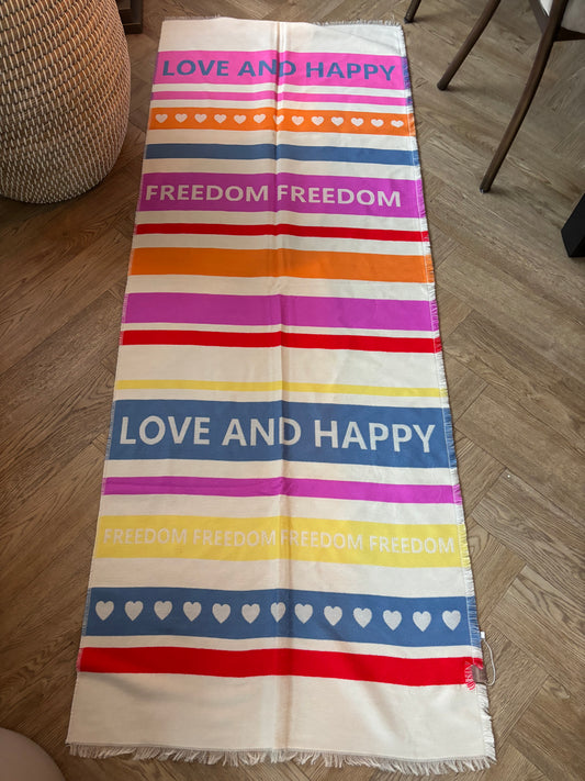 Shawl/ doek love and happy