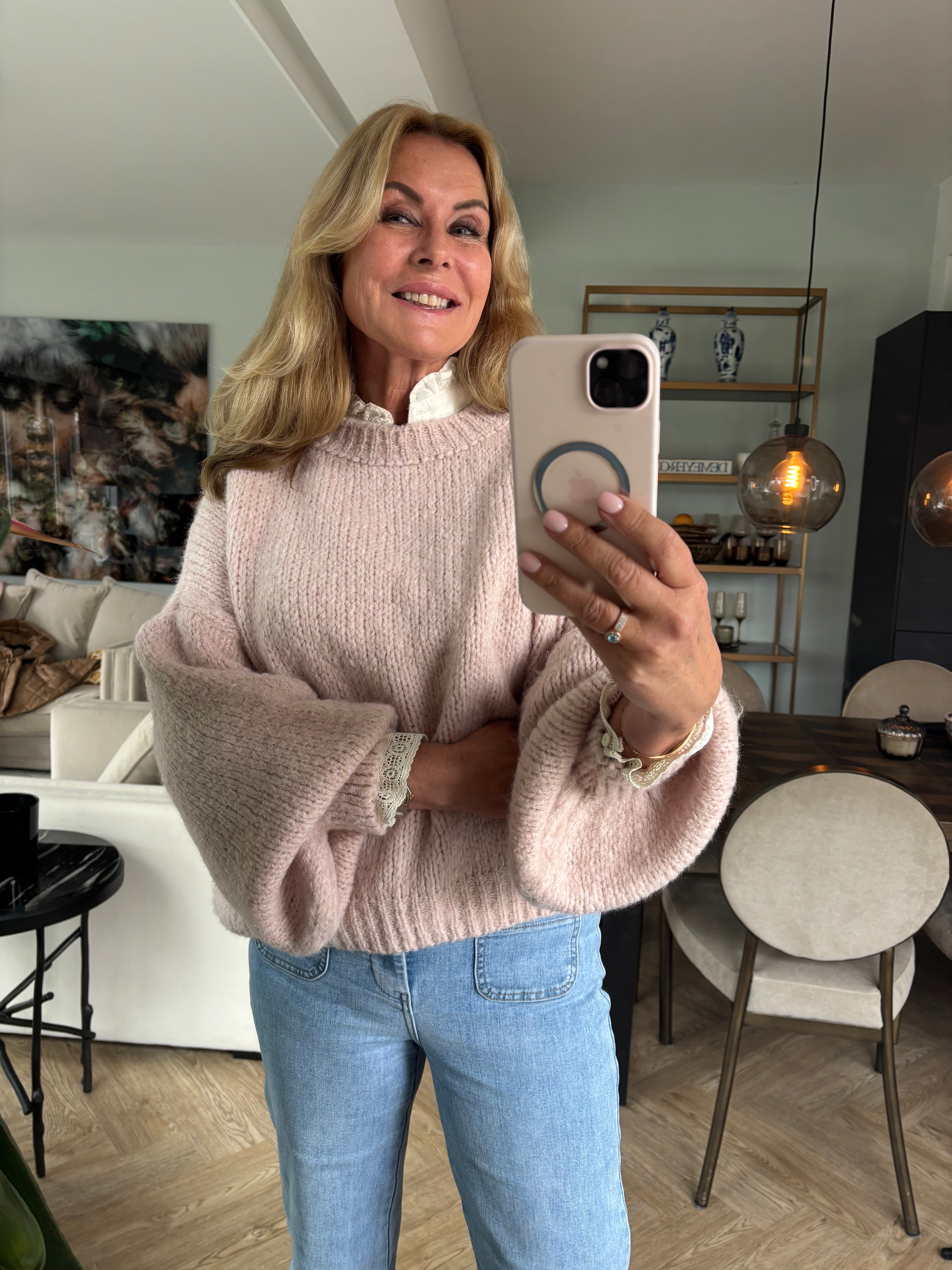 Knit sweater rose