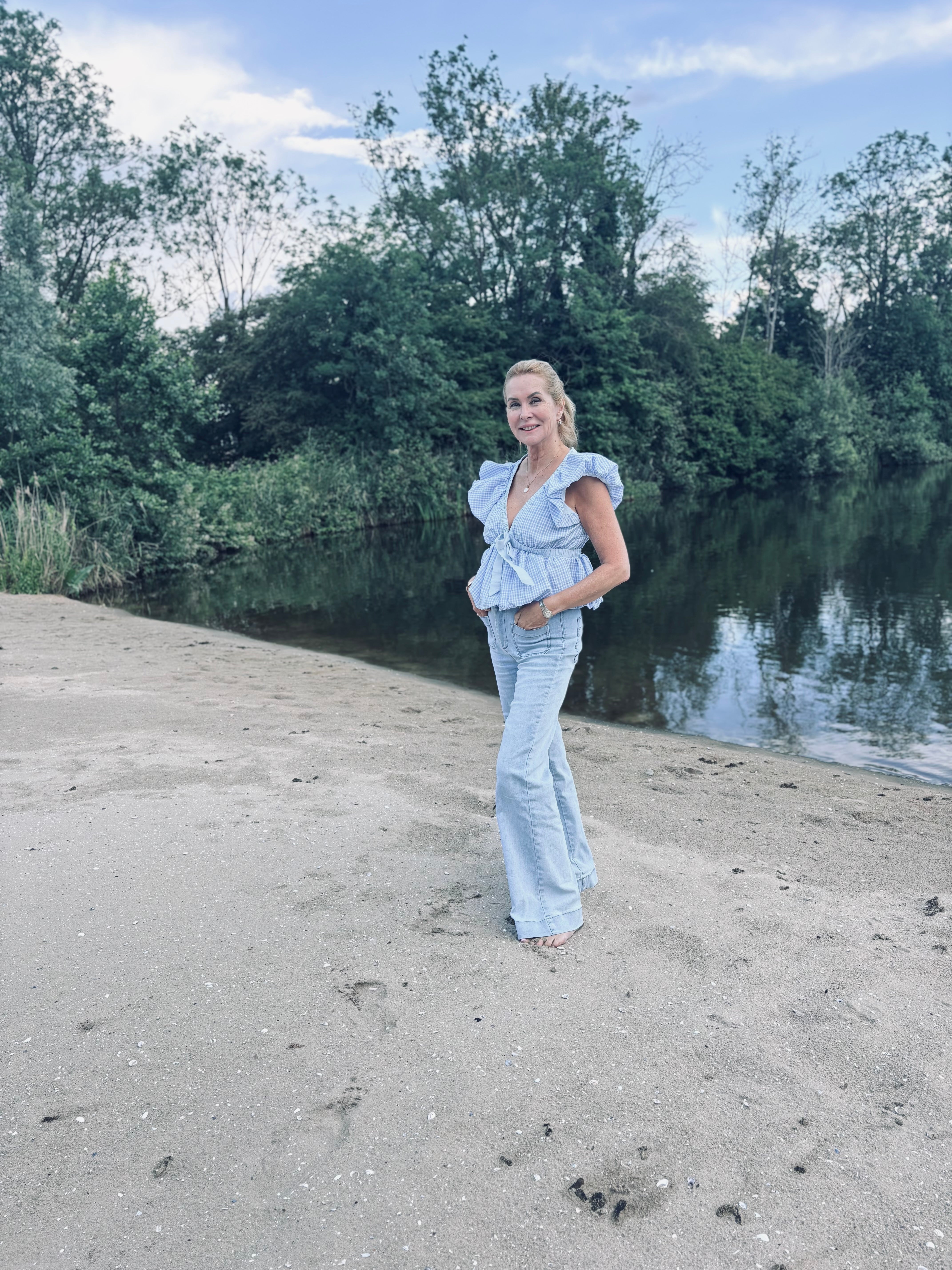 Licht blauwe ruit blouse