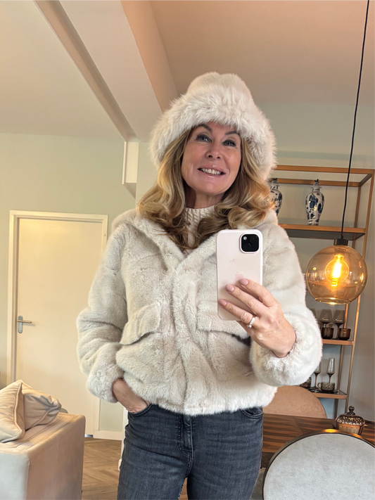 Hoedje Ecru nep bont