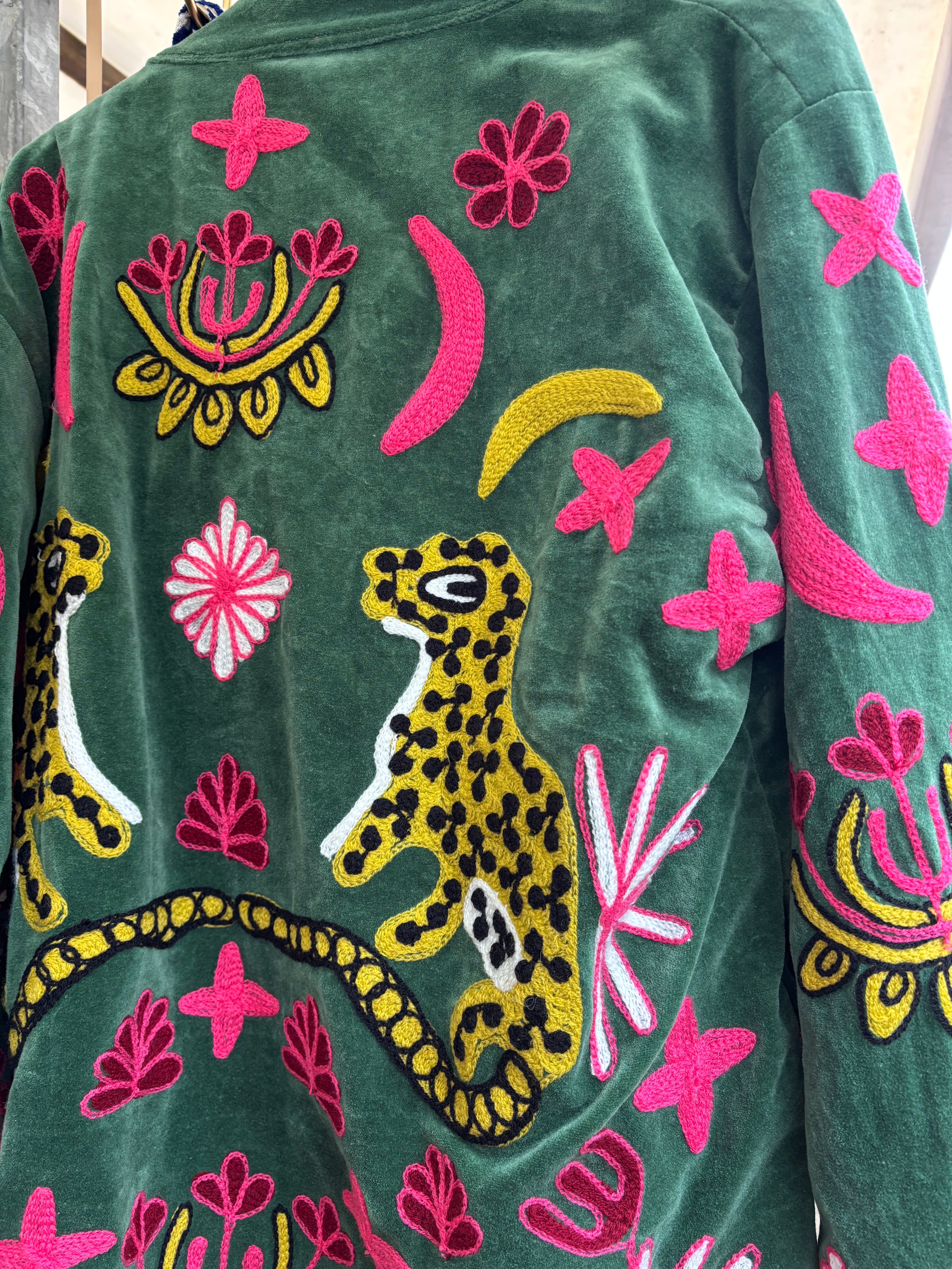 Jas fluweel panter groen fuchsia