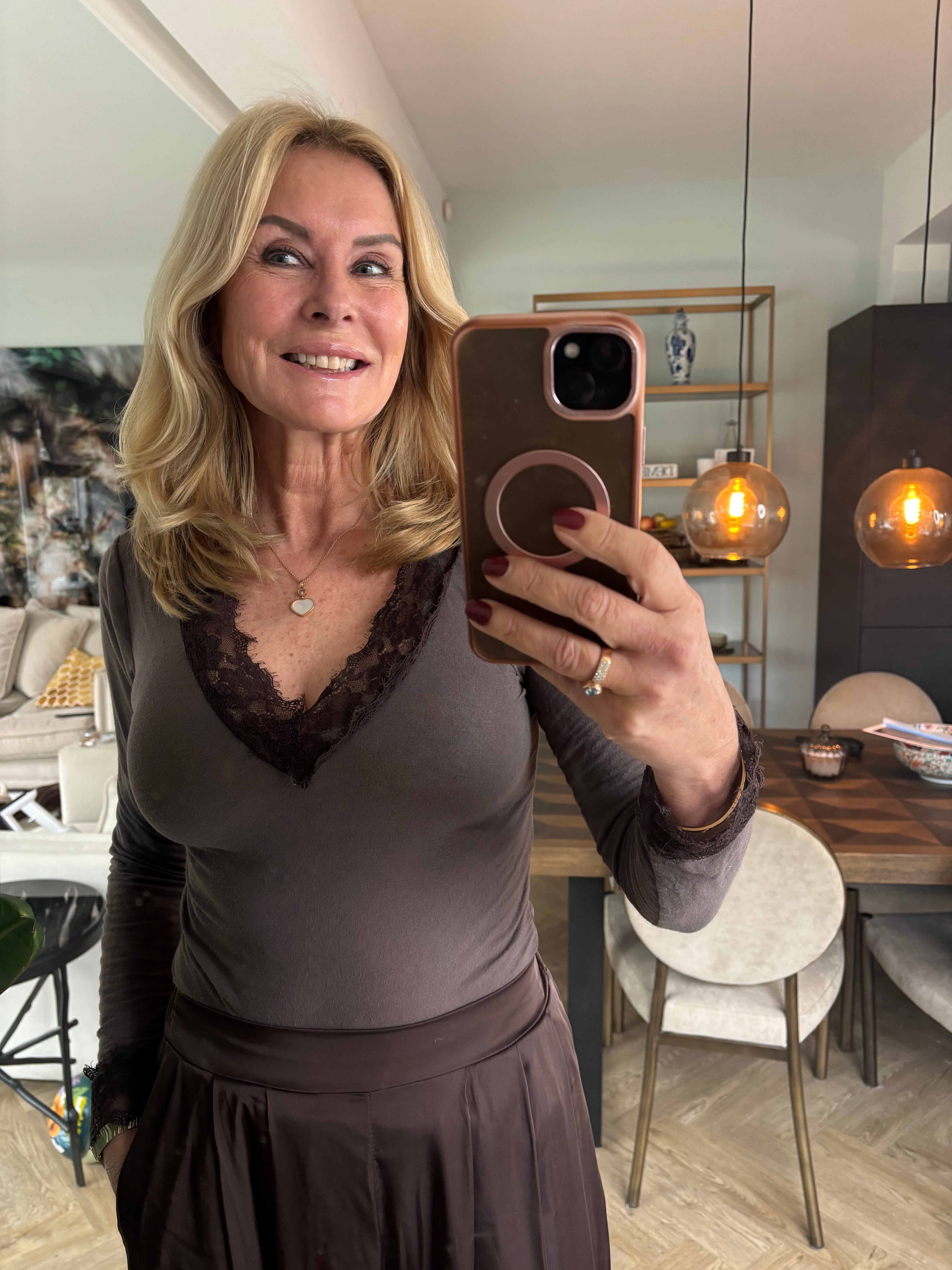 Elegante v hals top bruin met cashmere