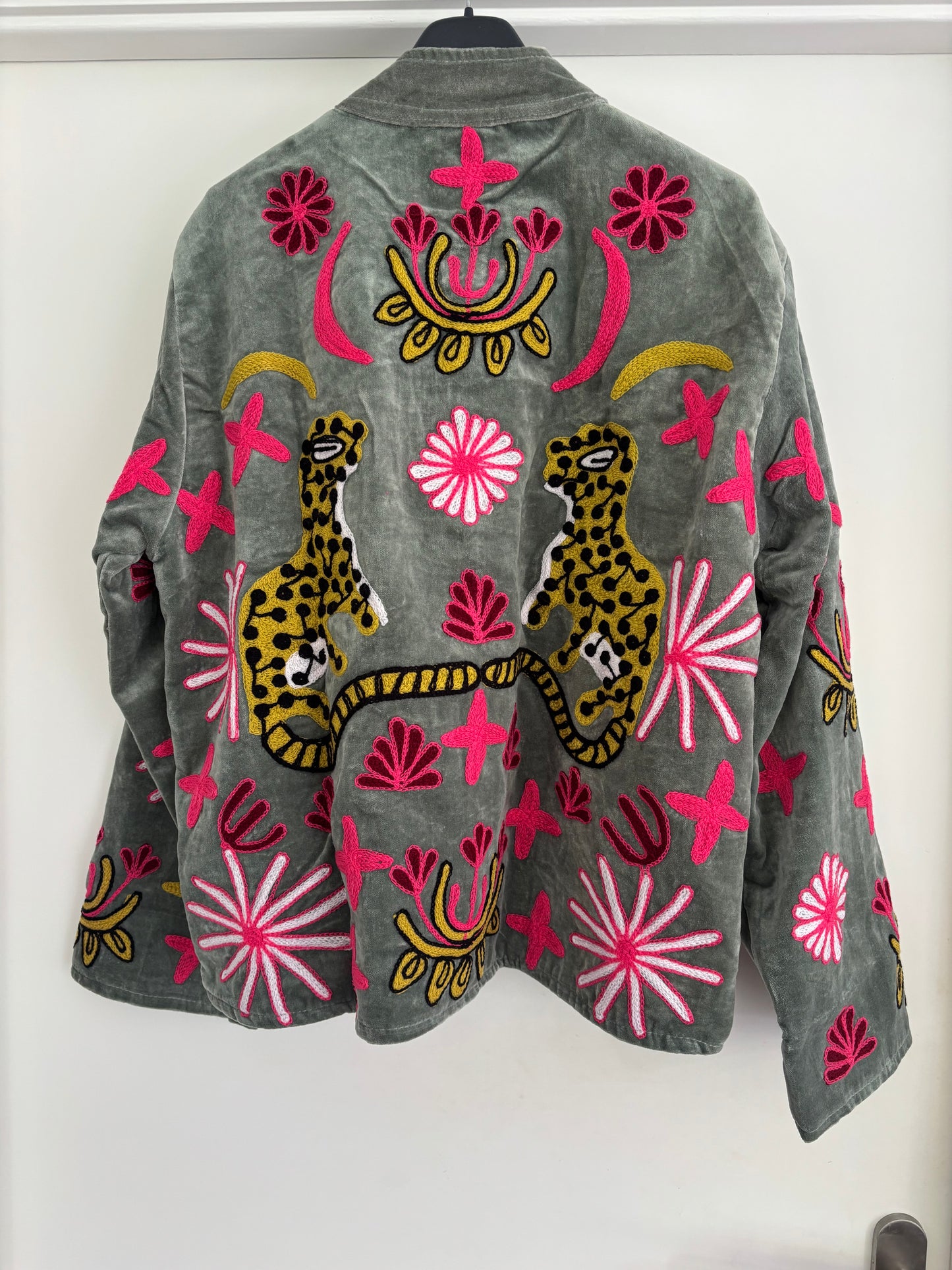 Jasje zachtgroen tijger